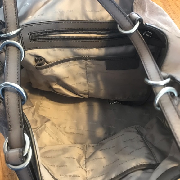 Michael Kors Quincy Leather and Suede bag - Picture 9 of 9